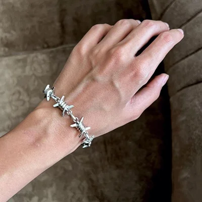 دستبند سیم خاردار chaos